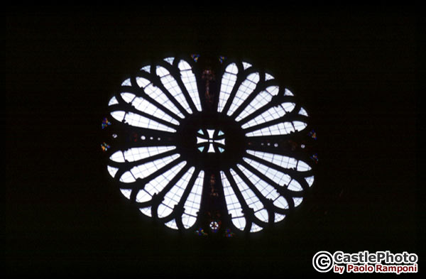 The rose window seen from the inside - ll rosone visto 
        dall'interno.