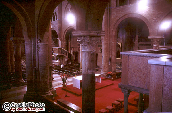 Inside the Cathedral - L'interno dall'altare maggiore